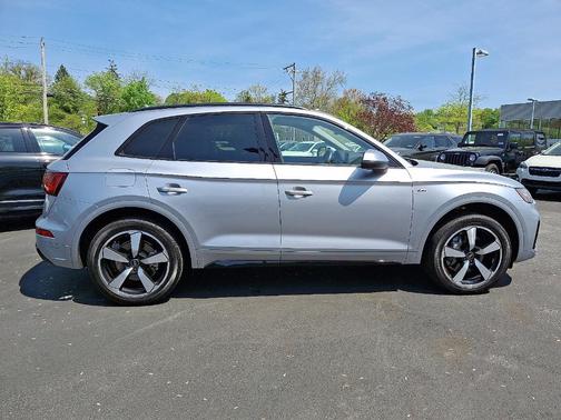 2022 Audi Q5 45 S line Premium Plus