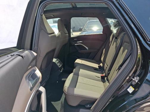Mythos Black Metallic 2026 Audi Q5 PLUS