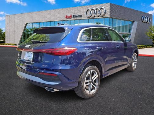 Navarra Blue Metallic 2025 Audi Q5 2.0T quattro Premium