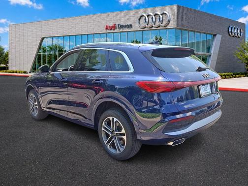 Navarra Blue Metallic 2025 Audi Q5 2.0T quattro Premium