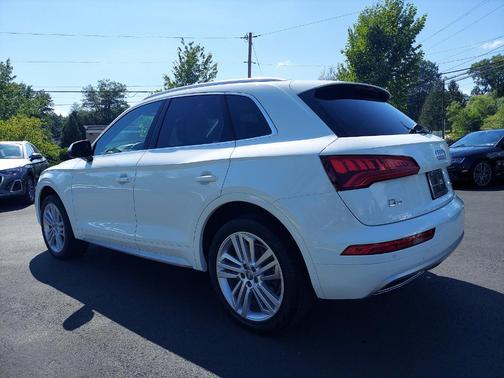 Photo 4 of 36 of 2019 Audi Q5 2.0T Premium Plus