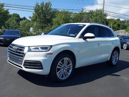 Photo 3 of 36 of 2019 Audi Q5 2.0T Premium Plus
