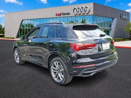 Mythos Black Metallic 2025 Audi Q3 45 S line Premium
