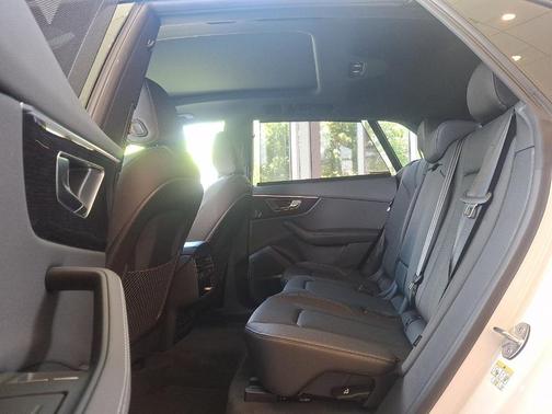 Glacier White Metallic 2026 Audi Q8 Premium Plus