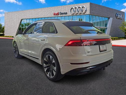 Glacier White Metallic 2026 Audi Q8 Premium Plus