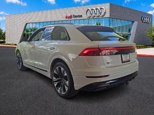 Glacier White Metallic 2026 Audi Q8 Premium Plus