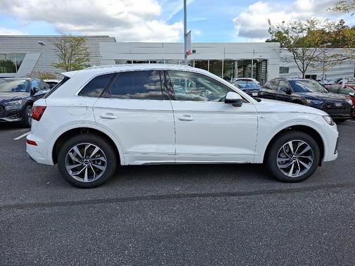 2024 Audi Q5 45 S line quattro Premium