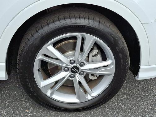 2024 Audi Q3 45 S line Premium