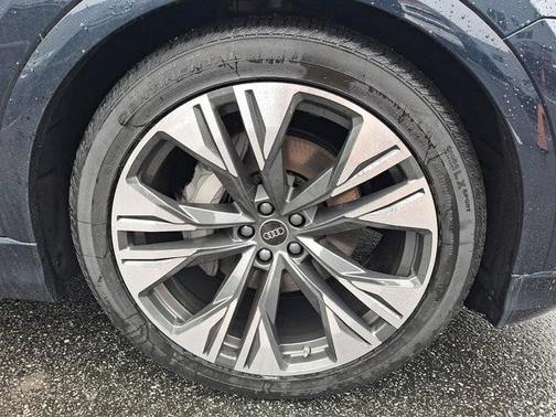 2026 Audi Q8 Premium Plus