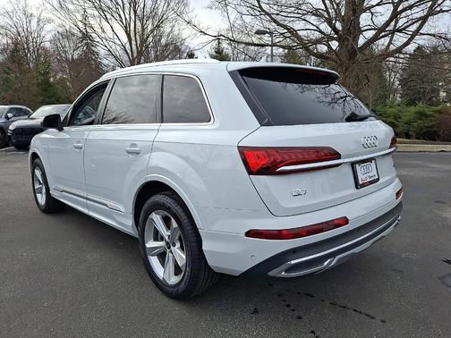 2023 Audi Q7 45 Premium Plus