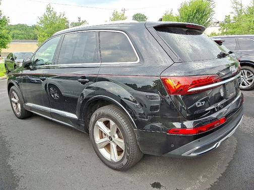 2023 Audi Q7 45 Premium Plus