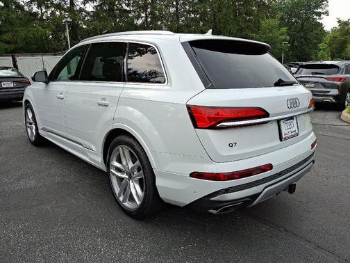 2025 Audi Q7 55 Premium Plus