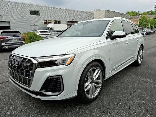 2025 Audi Q7 55 Premium Plus