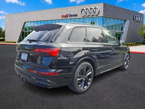 Mythos Black Metallic 2026 Audi Q7 55 Premium