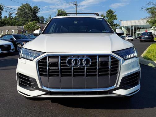 Photo 2 of 35 of 2021 Audi Q7 55 Premium