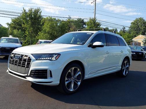 Photo 3 of 35 of 2021 Audi Q7 55 Premium