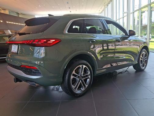 Green Metallic 2026 Audi Q5