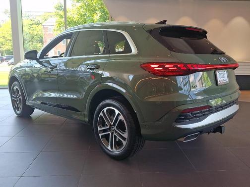 Green Metallic 2026 Audi Q5