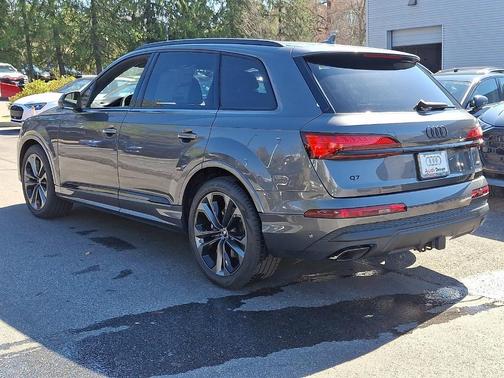 Samurai Gray Metallic 2026 Audi Q7 S LINE PLUS