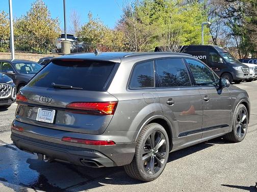 Samurai Gray Metallic 2026 Audi Q7 S LINE PLUS