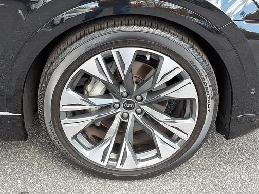 2025 Audi Q8 Prestige
