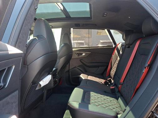 Mythos Black Metallic 2026 Audi SQ8 4.0T quattro PREMIUM PLUS