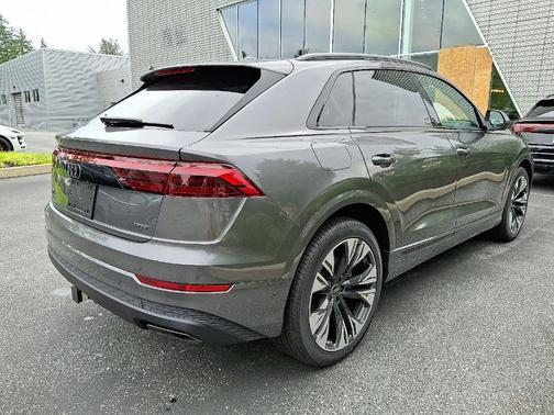 2025 Audi Q8 Premium Plus