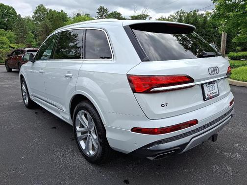 2025 Audi Q7 55 Premium Plus
