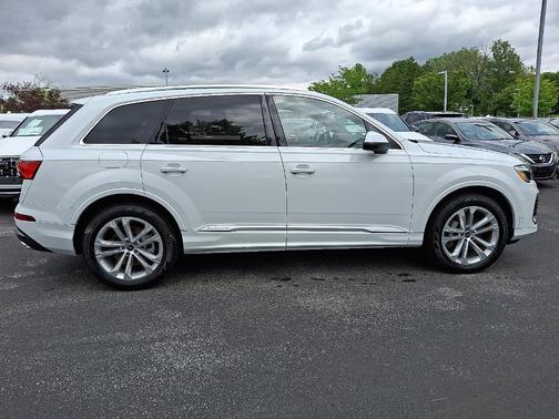 2025 Audi Q7 55 Premium Plus