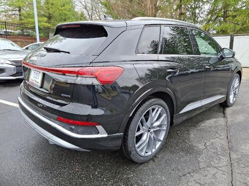 2025 Audi Q4 e-tron 55 quattro Premium