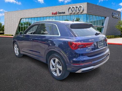 Navarra Blue Metallic 2021 Audi Q3 40 Premium