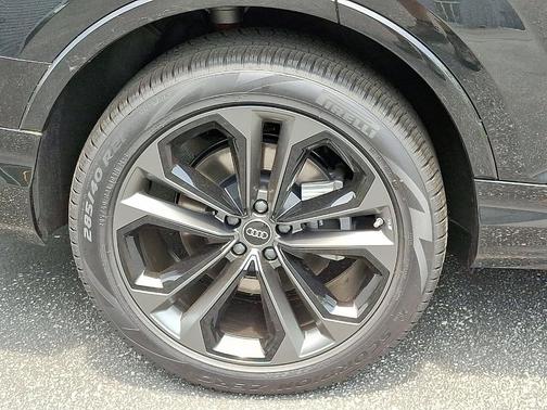 2025 Audi Q7 55 Premium Plus