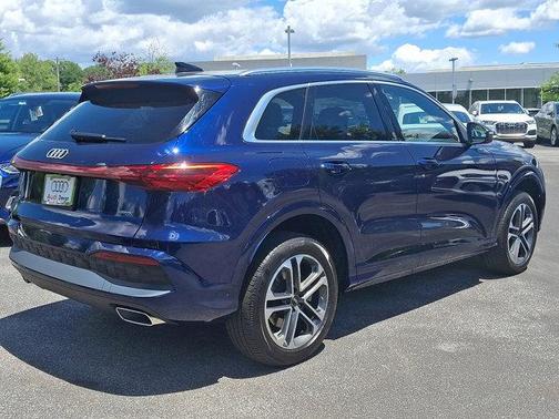 Navarra Blue Metallic 2025 Audi Q5 2.0T quattro Premium