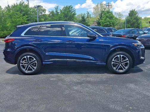 Navarra Blue Metallic 2025 Audi Q5 2.0T quattro Premium