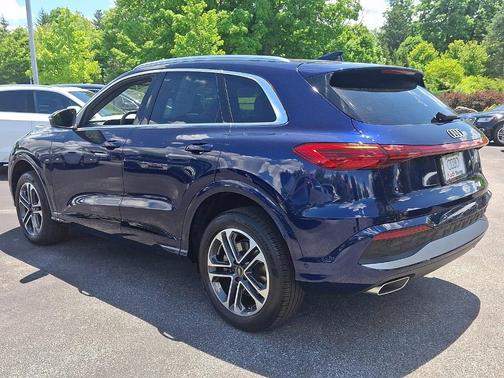 Navarra Blue Metallic 2025 Audi Q5 2.0T quattro Premium