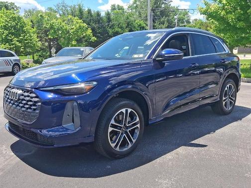 Navarra Blue Metallic 2025 Audi Q5 2.0T quattro Premium