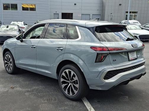Arrow Gray Pearl 2026 Audi Q3 S line