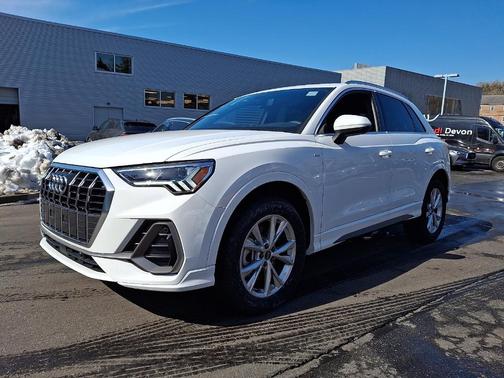 2025 Audi Q3 45 S line Premium
