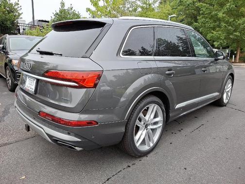 2025 Audi Q7 55 Premium Plus