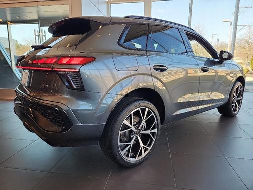 Daytona Gray Pearl 2026 Audi Q3 S line