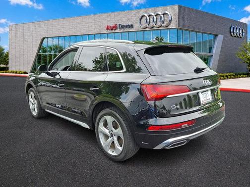Mythos Black Metallic 2024 Audi Q5 45 S line quattro Premium