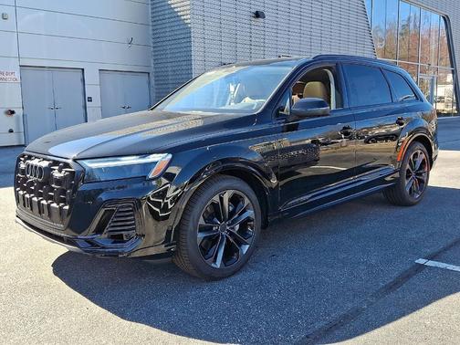 Mythos Black Metallic 2026 Audi Q7 S LINE PLUS