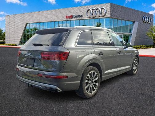 Samurai Gray Metallic 2019 Audi Q7 55 Premium