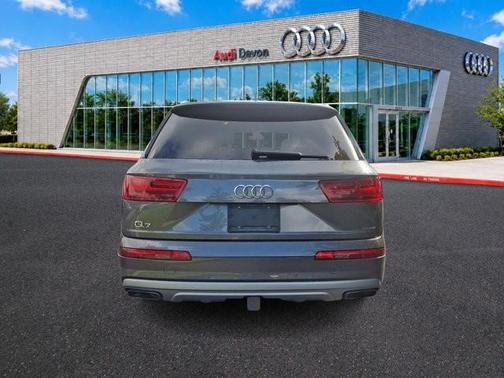 Samurai Gray Metallic 2019 Audi Q7 55 Premium