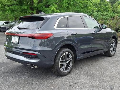 Tambora Gray Metallic 2025 Audi Q5 2.0T quattro Premium