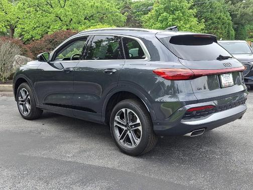 Tambora Gray Metallic 2025 Audi Q5 2.0T quattro Premium