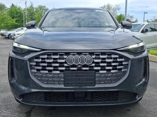 Tambora Gray Metallic 2025 Audi Q5 2.0T quattro Premium