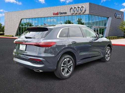 Tambora Gray Metallic 2025 Audi Q5 2.0T quattro Premium