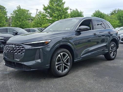 Tambora Gray Metallic 2025 Audi Q5 2.0T quattro Premium