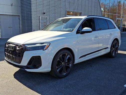 Glacier White Metallic 2026 Audi Q7 S LINE PLUS